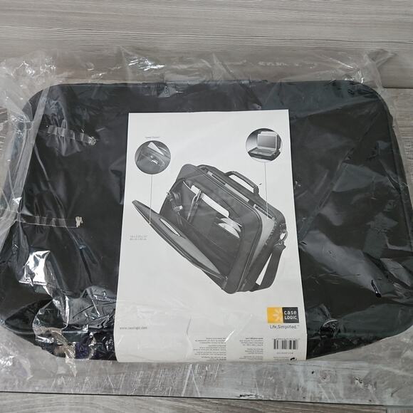 Case Logic VNC-17 Value Slimline 17-inch Laptop Case (Black) - Picture 2 of 12